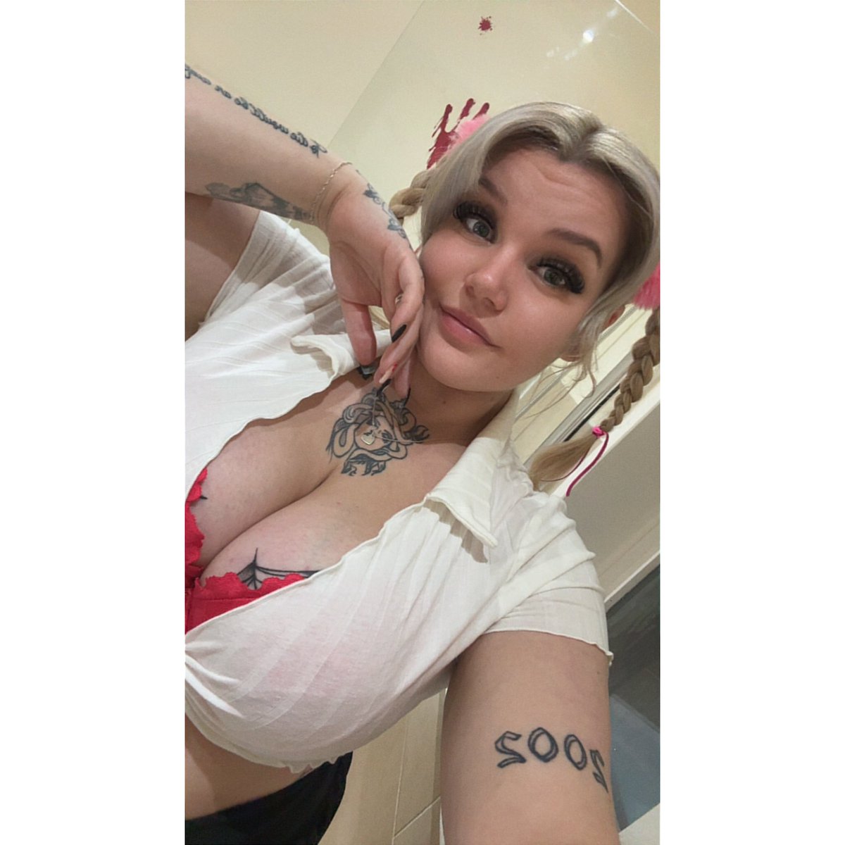 robinmercedess's tweet photo. It's Britney bitch https://t.co/UkAliE76Z0