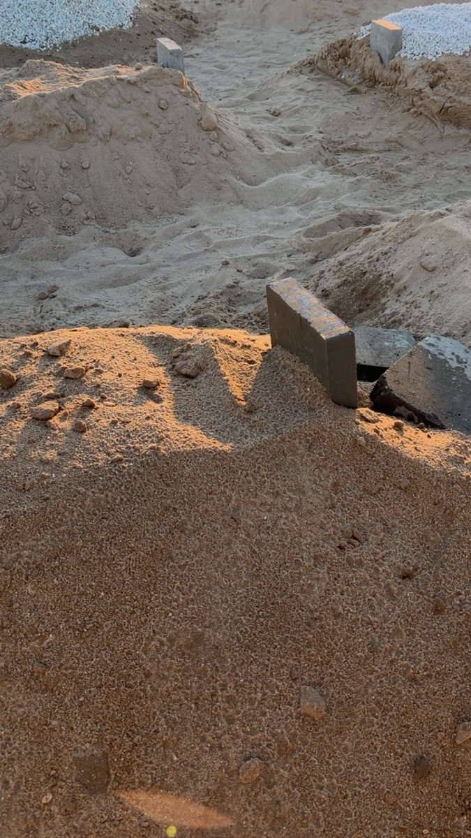 يارب انها الليلة الاولى له في قبره
اللهم انه ضيفك وأنت خير مضيف ارحمه برحمتك وهون عليه ليلته وآنس وحشته وأجعل أول ليلةٍ في قبره خير لياليه وأرزقه الجنة من غير حساب

#ناصر_سعد_المناور