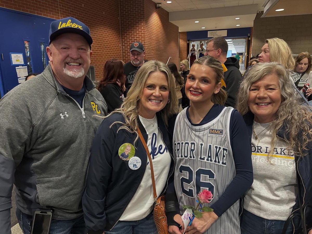 Mark49075016's tweet photo. Senior year &amp; the start of comp season starts with a bang, for Haddie @HaddieMac and the PL cheer team. 1st in traditional &amp; 2nd in game day! Both winning Bids to Nationals… Great start! 💙💛@Priorlakecheer @PLLakers @isd719 @CN_Athletics @ESPNSportsCentr https://t.co/8oGg8O3wDG