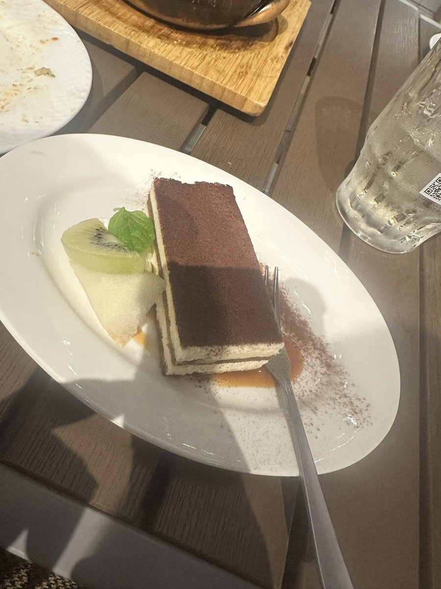 会議終わってご飯食べた、お酒も美味しかった、でもラパ行きたかった