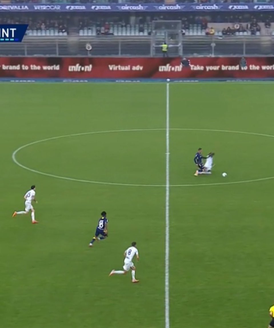 _Litalo_'s tweet photo. - Rouge non sifflé 
- 6 minutes de temps additionnelles accordées (?)
- But à la 93’ sur un CSC, célébration pendant 1 minute
- Sifflet final à moins de la 96’

Mais qui es-tu réellement Marotta ? https://t.co/sWBq7wJ0mw