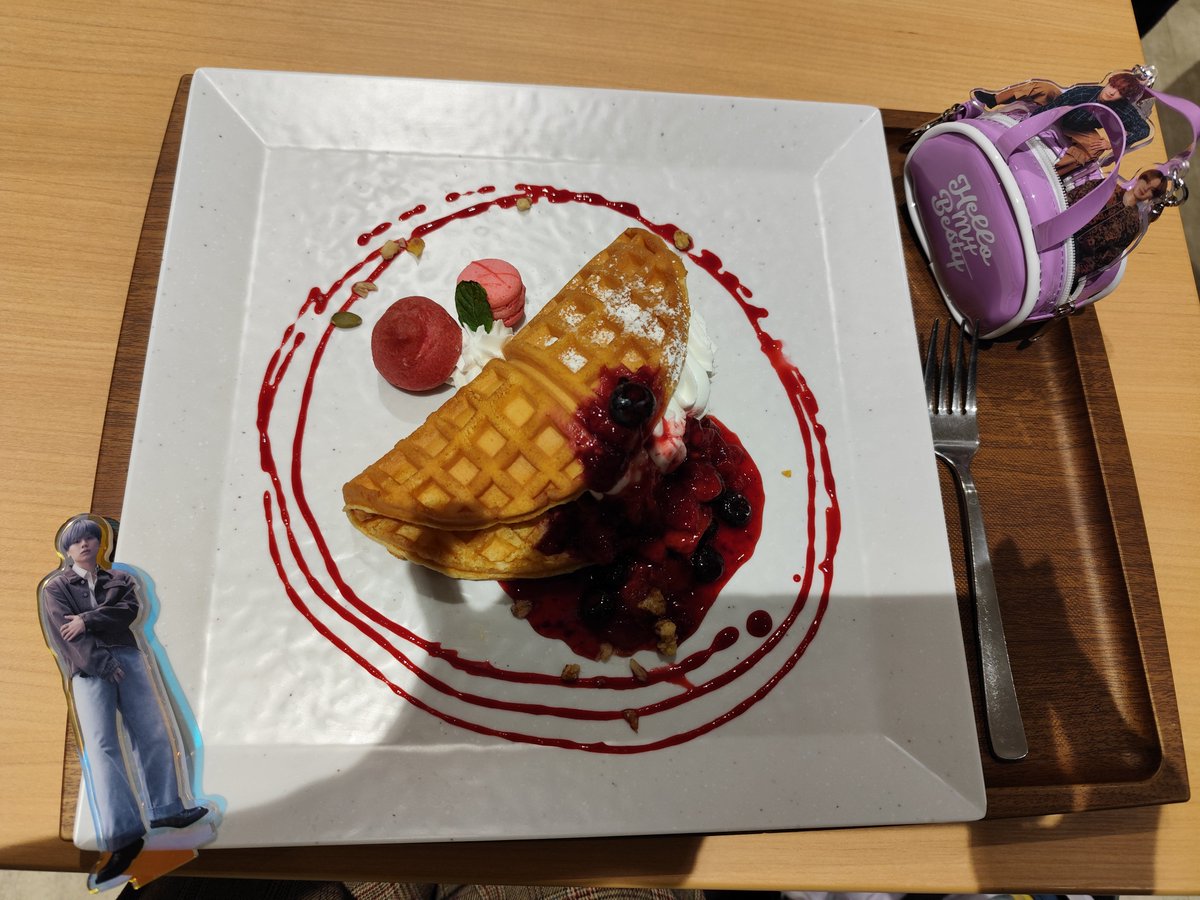 gurahamu30's tweet image. ビーファのファンミに初めて行ってきました🥰
めちゃくちゃ楽しかった🐧🐉
BE:FIRSTを知ってまだ1年で
キンプリの海ちゃんとソウタくんが一緒に Boom Boom Backを踊っているのをTVで見てかっこいい曲だなと興味を持ち始めました！！
会える機会を沢山作ってくれて楽しい1年でした！