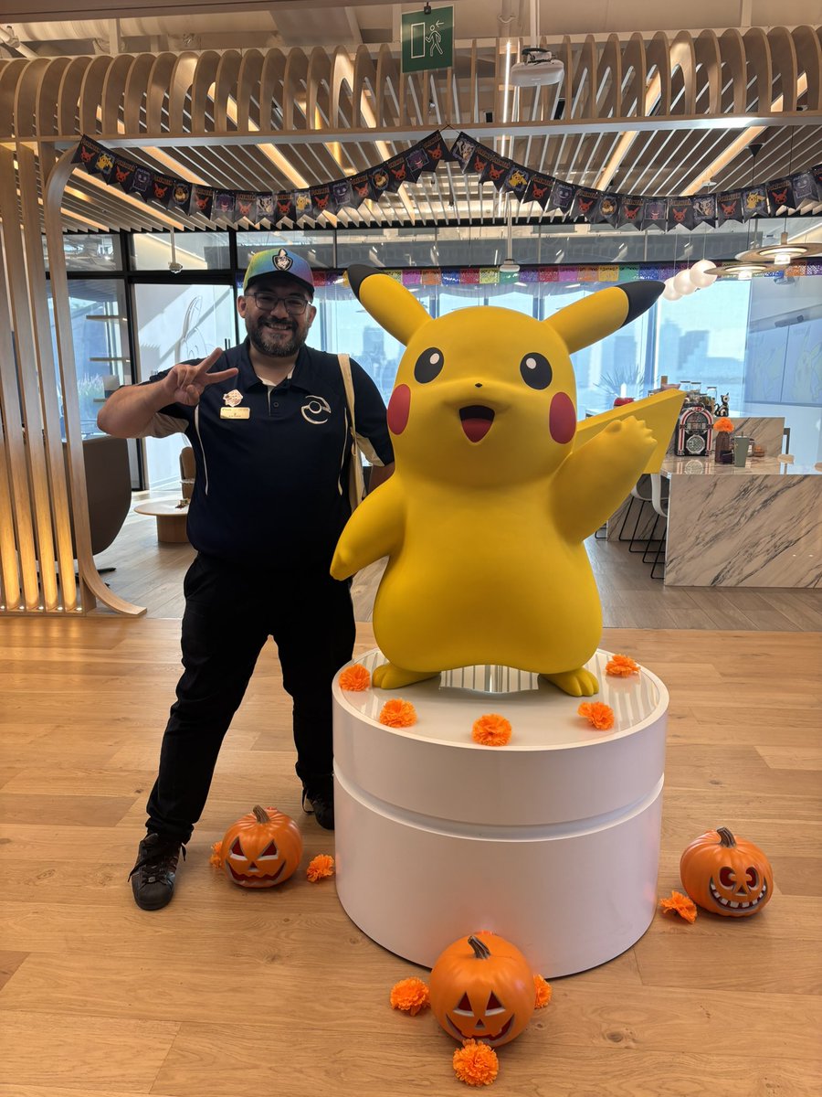 kamuishinno's tweet photo. I had one of those days I’ll never forget!
So thankful for collaborating with the TPCi Sales Team on a Pokeween / Learn to Play activation at @amazonmex 🙌🏻 Met the CDMX Pokémon offices too! Thank you Mar, Cristina & Fer! 🫶🏻
#amazonmexico #pokeween #tpci #pokemon #PlayPokemon https://t.co/GDdkScjLpJ