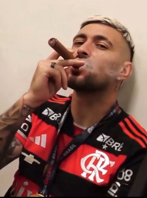 Desde 2019, Arrascaeta foi comparado a:

• Arias
• Ganso
• Veiga
• Scarpa
• Nacho
• Garro
• Rodriguinho
• Savarino
• Payet
• Alan Patrick 
• Matheus Pereira

O tempo passa e ele continua sendo a referência em todas as comparações de meias.