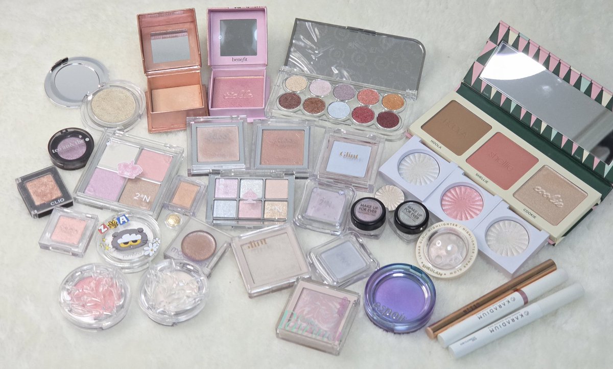 cosmetic_JJUA's tweet image. #코덕_트친소 #코덕트친소

반짝이를 무진장 조아하는 까마귀🐦‍⬛ 코덕임니다*｡･+(人*´∀`)+･｡*
더 많은 공쥬아갓시들을 탐라에 모시고 싶어 트친소를 엽니다요🫶
탐넘으로 보이던 공쥬 아갓시들도 모시고 싶슨,,🥹
흔적 남겨주시면 미디어 확인하구 찾아갈게요💙