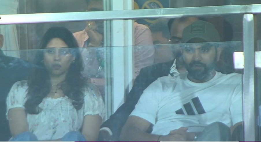 imArshit's tweet photo. Rohit Sharma and his wife spotted at DY Patil Stadium, cheering for Team India!
#CWCFinal25 #TeamIndia #RohitSharma #INDWvsSAW https://t.co/ilQzRJqGly