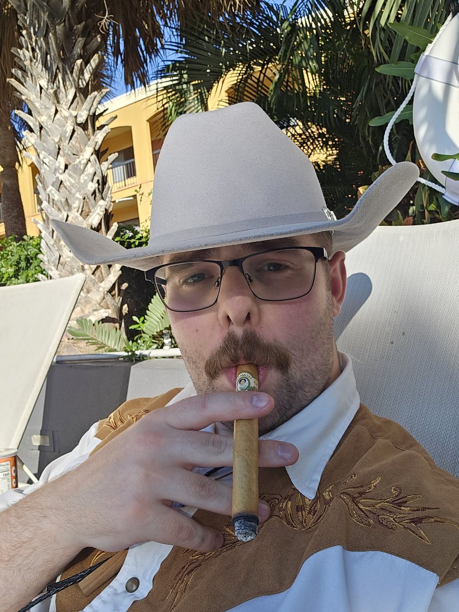 BikerswiBibles's tweet image. First face pic, chillin by the pool in Orlando Florida 🤠 I really feel for my people in England, the first Islamic State in the West thanks to the Fabians like @Keir_Starmer the #Wanker