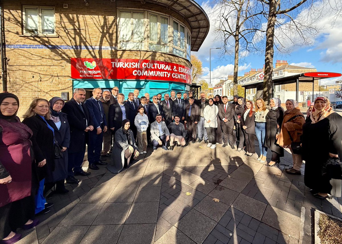 UID Birleşik Krallık tarafından organize edilen programda İngiltere’de yaşayan vatandaşlarımızla bir araya geldik. 

Güzel bir atmosferde hem hasret giderdik hem de değerli görüşlerini dinleme imkânı bulduk. Misafirperverlikleri için çok teşekkür ediyorum. <a href="/UK_UID/">UID UK</a>