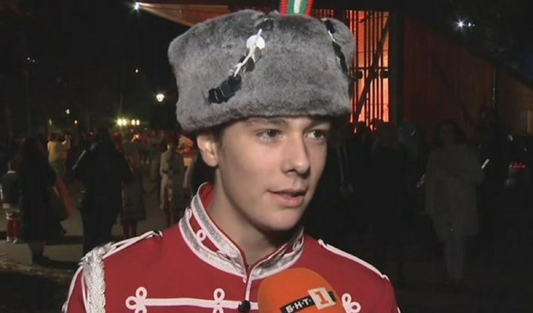 Monarchies2000's tweet image. Le prince Siméon-Hassan de Bulgarie, 18 ans, est entré au sein de la Garde de la jeunesse lors d&apos;une cérémonie organisée en présence du 👑 et Premier ministre Siméon II de Saxe-Cobourg-Gotha, son grand-père. 1/2 👇 #monarchy #monarchie #Bulgarie #Bulgaria 🇧🇬