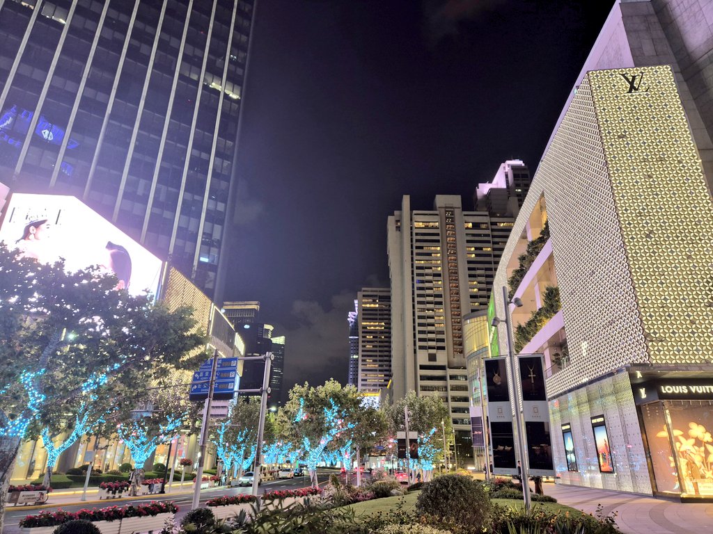 dredbeveridge's tweet image. #Shanghai by night #bling