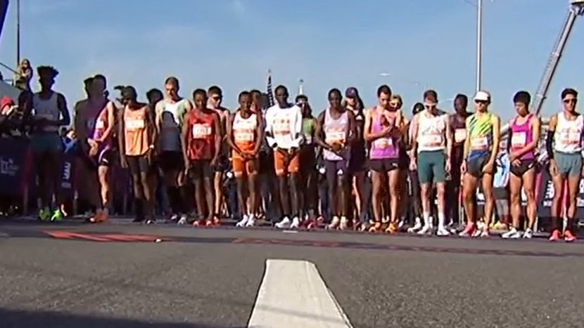 Really nice gesture by Reigning Champ Abdi Nageeye who pulls <a href="/KenenisaBekele3/">Kenenisa Bekele</a> to the front row the last minute before the start of the #NYCM25