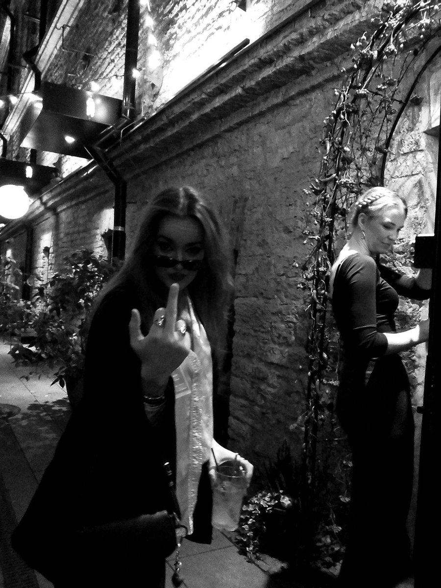 maaaaarrta's tweet photo. 🕴🏼 https://t.co/JYsWU9EhRx