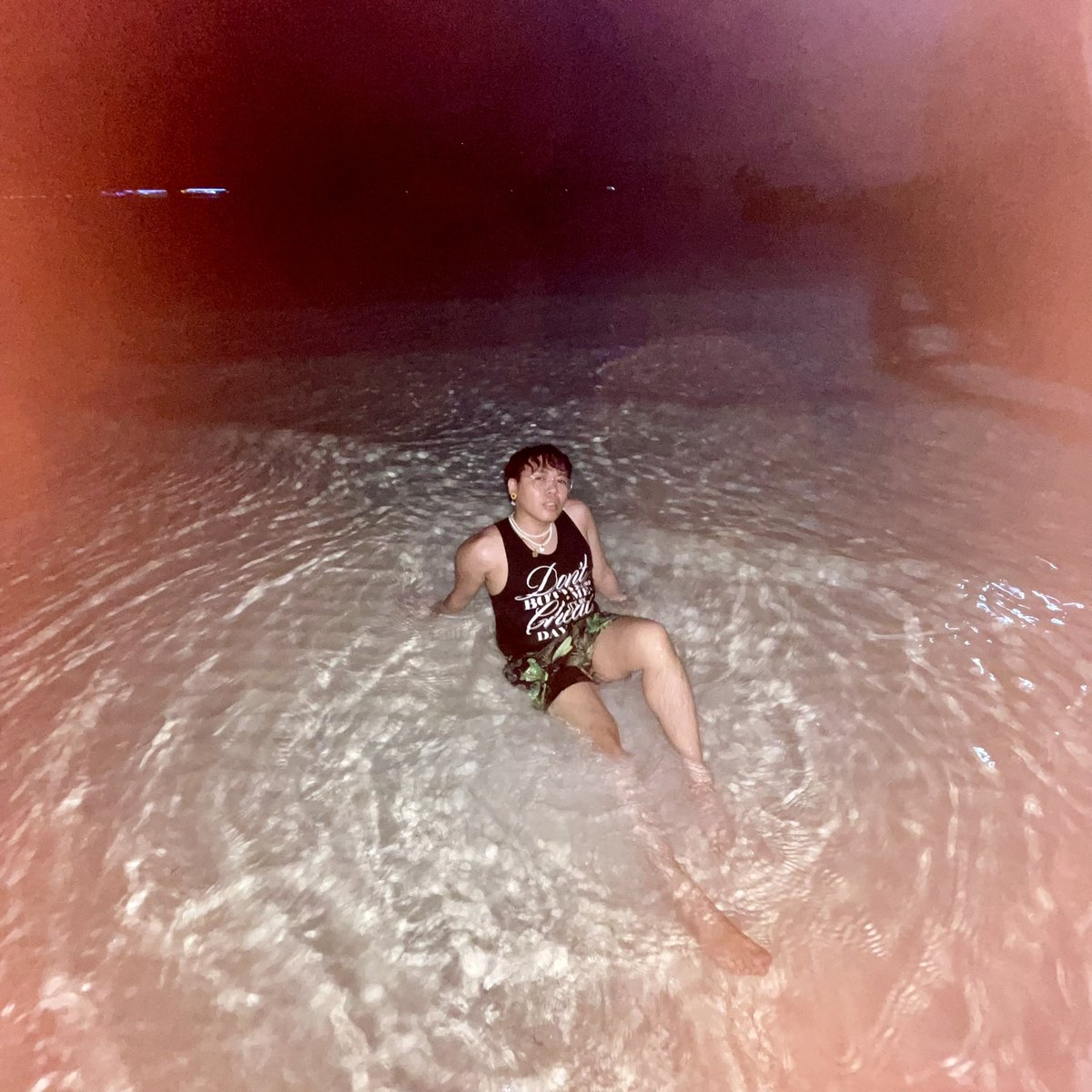 kirbyklaus's tweet image. Current mood: emotionally beached 🐚🌊

#ootdnikirby #kirbytravels #boracay