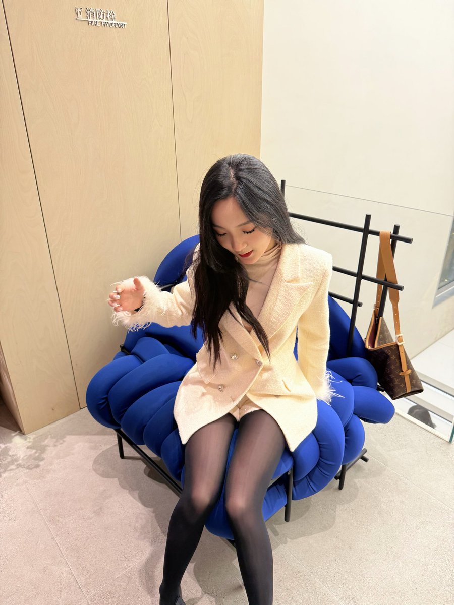 ChirmonZ's tweet photo. 闺蜜说 别发抖音，我说那发推上🥹
猪头男就别发私信了，妈的刚打开一看吓死我了😅#郑州 #厚黑 #女大 https://t.co/LhTRW72P3S