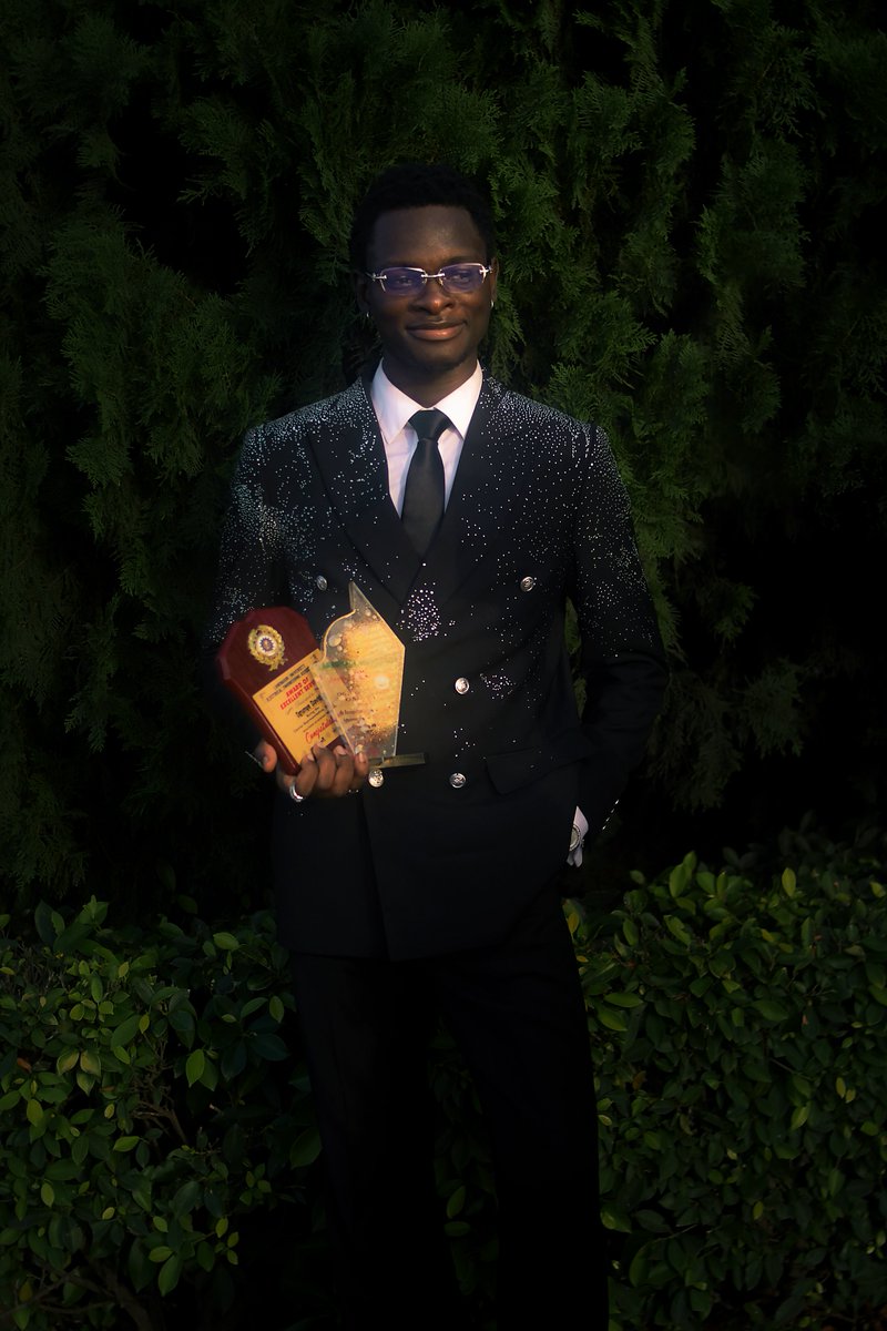 thedavidomotayo's tweet image. Been thinking of how to summarize the past 5 years; First class in Electrical and Electronics Engineering, the journey, being course rep & juggling modelling in one sentence. I guess I just did.🎓
📸: @une_fleurr