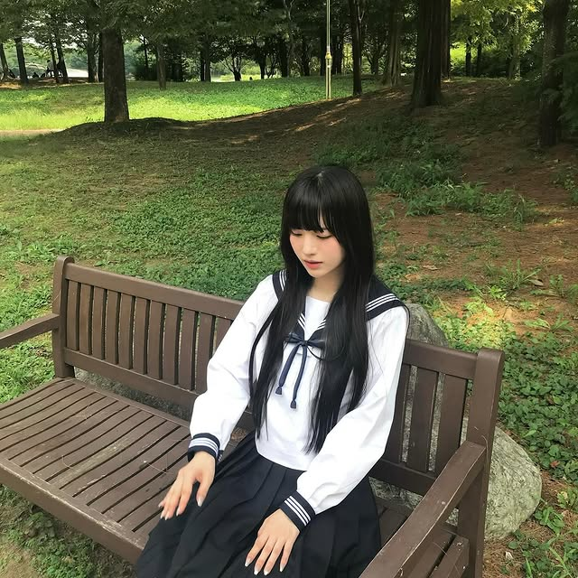 seriwna's tweet photo. be honest… am i cuter, or the view behind me? 🥺 https://t.co/yM9aOW2n7M