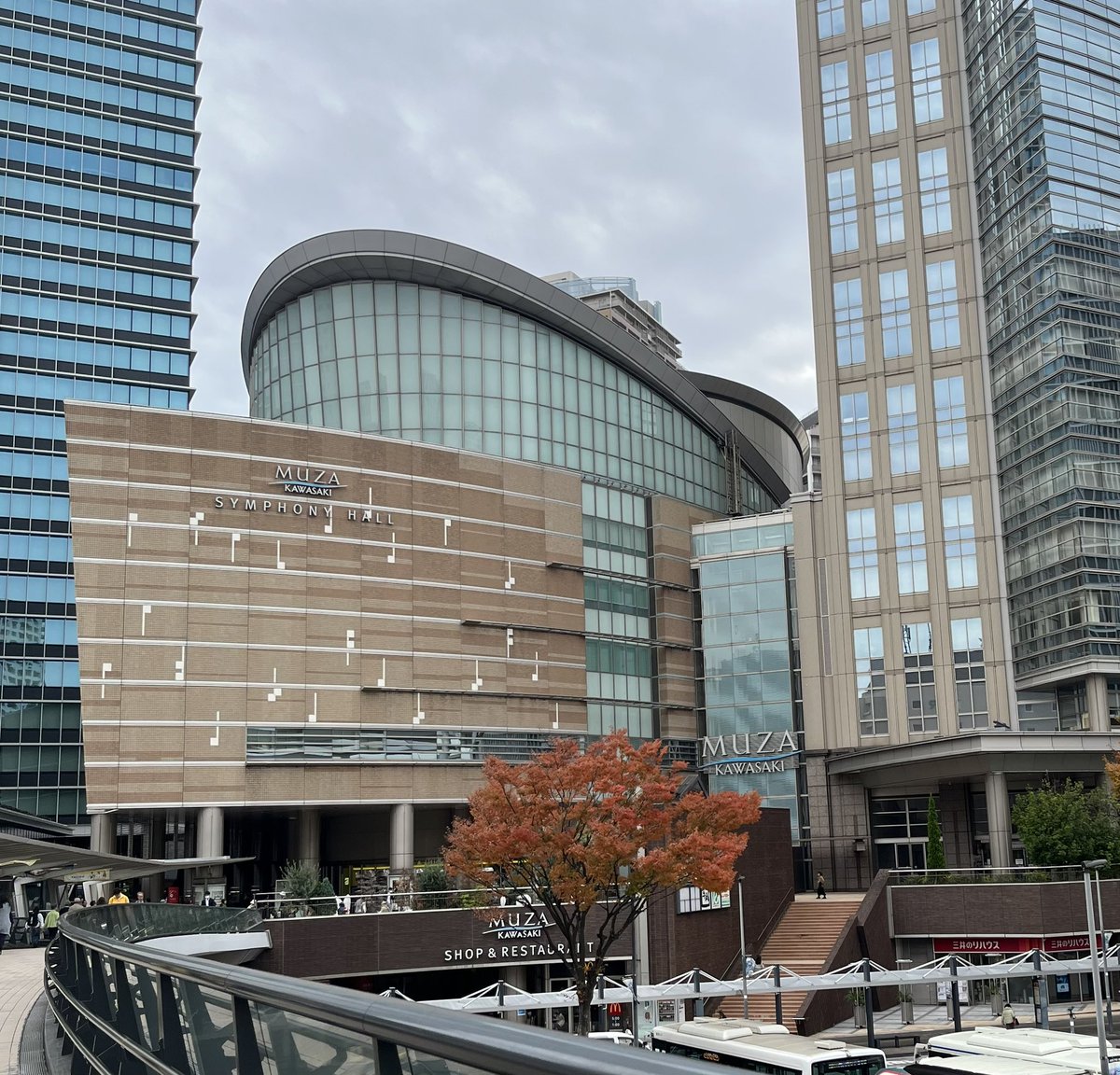 ShonanStrings's tweet image. 今日は清水宏之祝祭管弦楽団さんの演奏会に伺いました。メサイア全曲を生演奏で聴くのは初めて！透明感のある美しい音色とドラマチックな展開に感動しました。当団からVcのSさんとVaのOさんが出演♪ お誘いありがとうございました！
#メサイア #ミューザ川崎