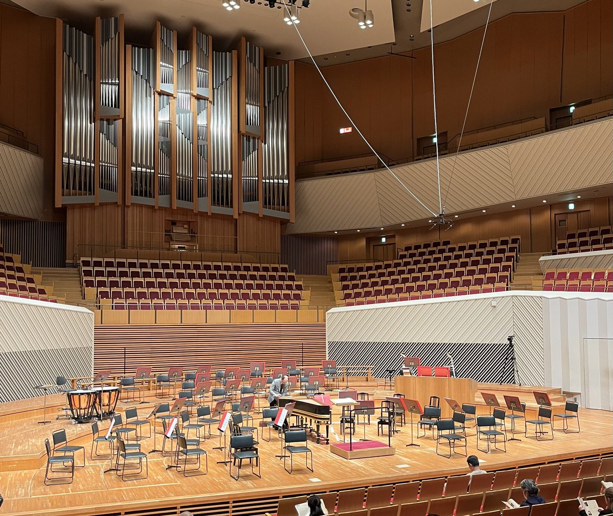 ShonanStrings's tweet image. 今日は清水宏之祝祭管弦楽団さんの演奏会に伺いました。メサイア全曲を生演奏で聴くのは初めて！透明感のある美しい音色とドラマチックな展開に感動しました。当団からVcのSさんとVaのOさんが出演♪ お誘いありがとうございました！
#メサイア #ミューザ川崎