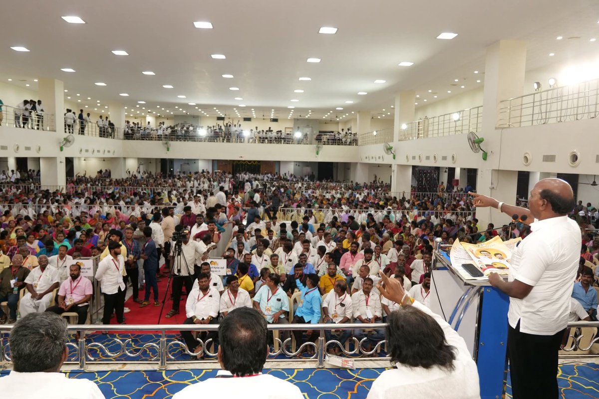 cmprakashsathya's tweet image. வேளச்சேரி கிழக்கு பகுதி செயல் வீரர்கள் கூட்டம் மிகச் சிறப்பாக நடைபெற்றது... #Masubramanian #TNHealthminister #DMK4TN 
@mkstalin @Subramanian_ma