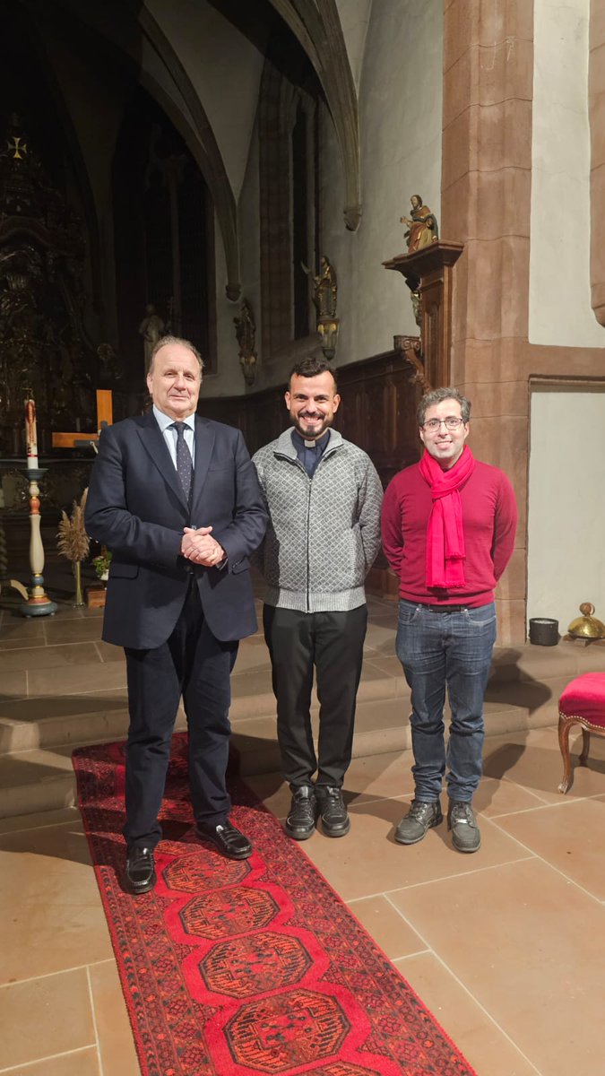 Ontem com o Padre Diego Lima, vigário da paróquia Parc Our St Nicolas, missa em língua portuguesa na Igreja dos Trinitários, em Vianden.
No final da missa tive a oportunidade de me encontrar com várias pessoas da região de Basto - Celorico, Cabeceiras e Mondim.
