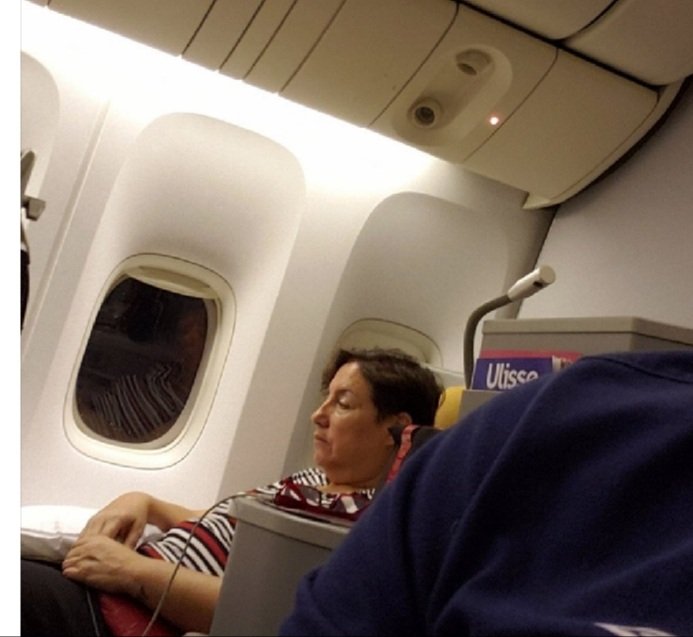 Ferantonia28's tweet image. --Odian el capitalismo pero viajan Bussines.

La hipocresía yla mentira en una imagen