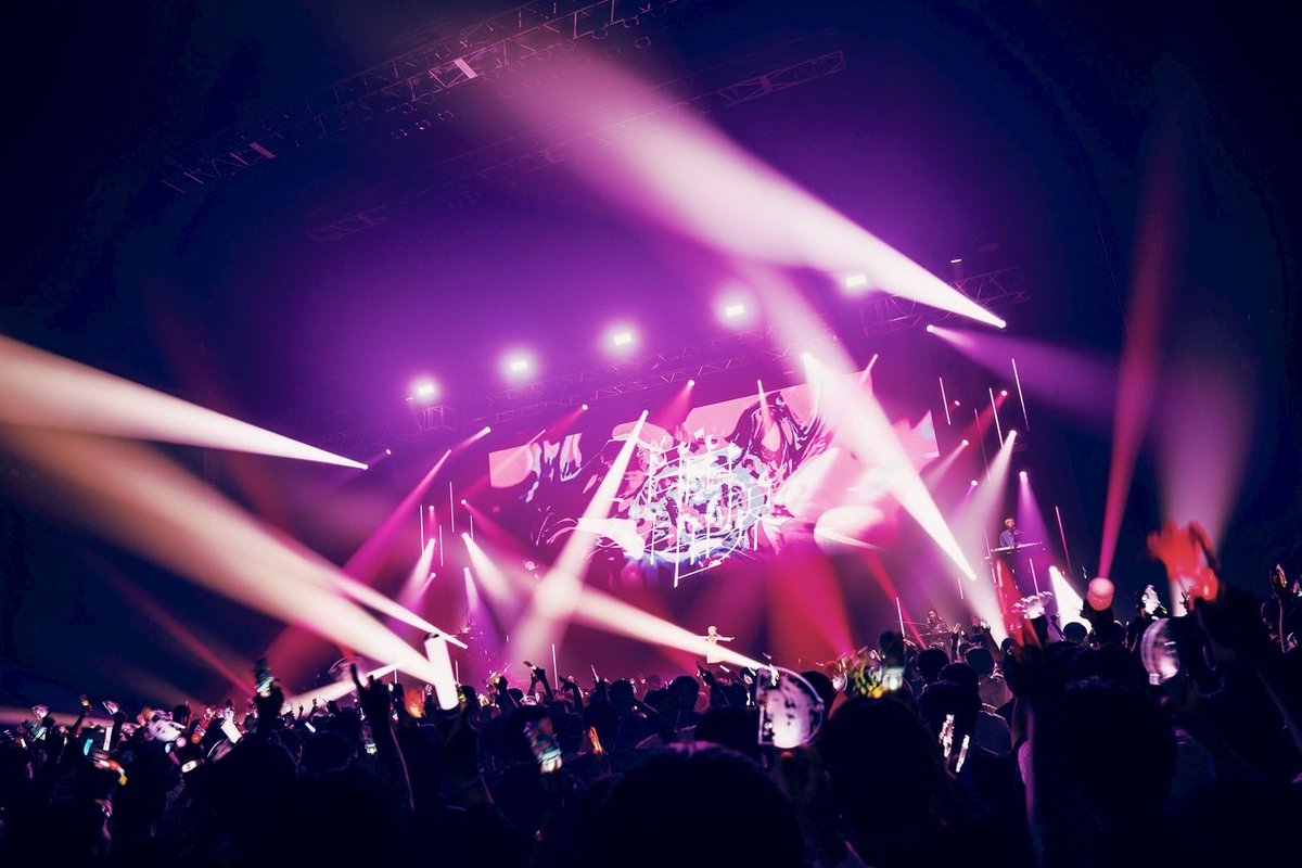 𓂅₊ ⊹𓄹︎︎

『 #神椿フェス2025 』
ありがとうございました - !!! 📣

ヰ世界情緒として初披露の「BREATHE」
「描き続けた君へ」V.W.Pなども含めて
計5曲を披露させていただきました🎧

みんなの顔が見えた時の嬉しさは
やっぱり何にも変えられないですね、