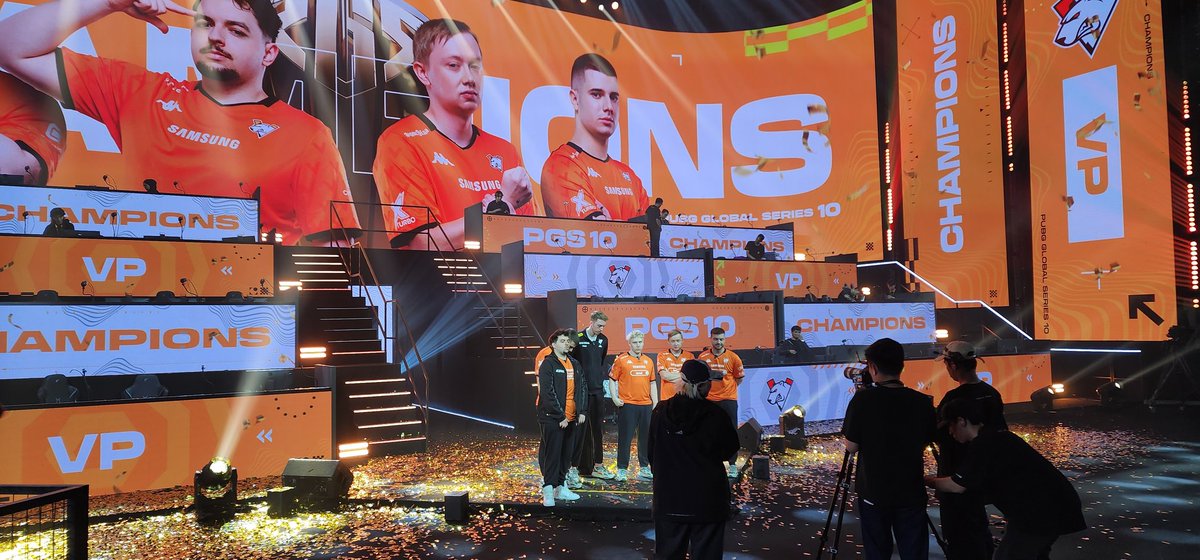 Porosaurus_NA's tweet image. massive from @virtuspro...getting hotter at the perfect time

emea looking hella strong, but JOBS NOT DONE

ON TO BANGKOK FOR #PGC