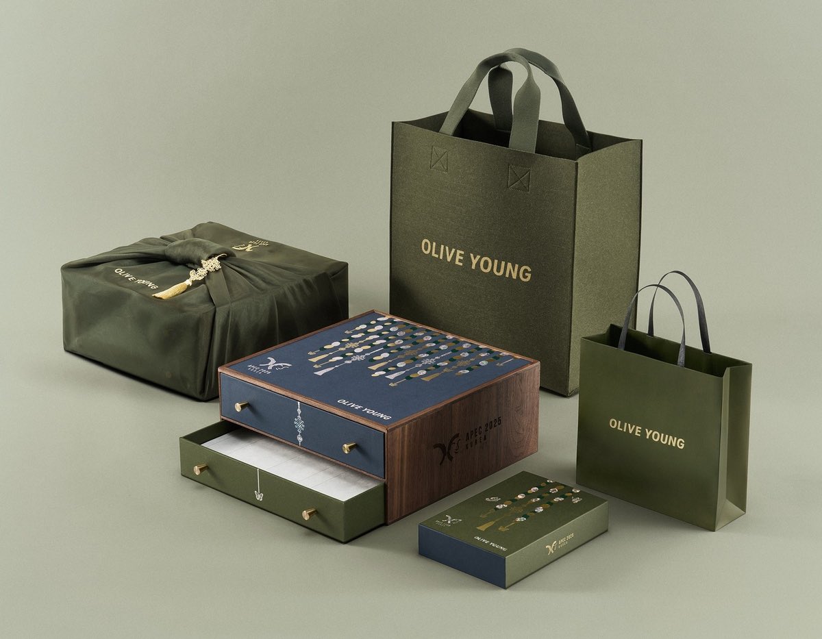 minsan_cosme's tweet image. 国's PICK。
関係者バージョン、オリヤンパッケージ韓国コスメ。

記事:オリーブヤングは、慶州で開催された「アジア太平洋経済協力（APEC）2025 KOREA」首脳会議期間中、韓国を代表するKビューティーパッケージを各加盟国首脳に公式贈答品として提供しました。