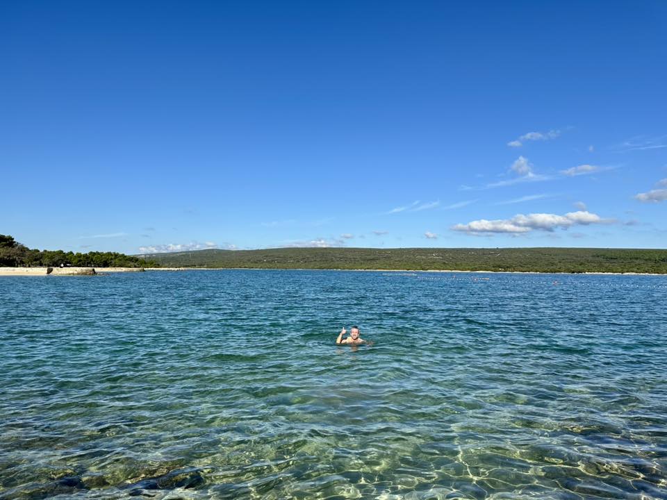Tradition is tradition. Swimming in the sea on October 31st and November 1st. What doesn’t kill you makes you stronger. Winter can come …

#Lopari #dopust #vacations #ferien #loma #Lošinj #Lussino #Cres #NoStressOnCres #Hrvatska #Cratia #Kroatien #Hrvaška