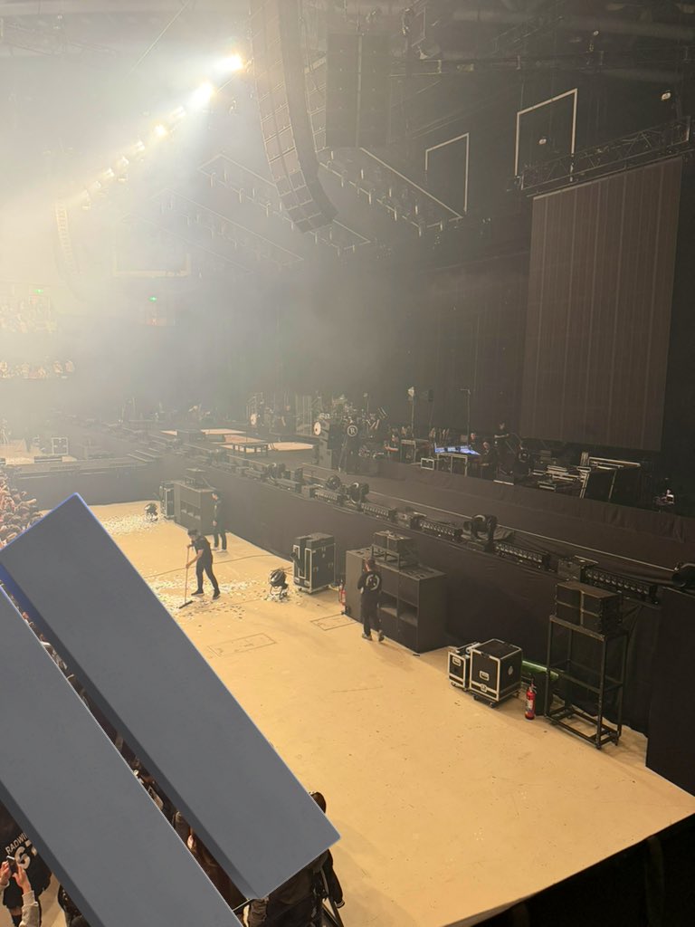 bbb16wimper's tweet photo. RADWIMPS 長野 最高でした🌹
機材席解放での先着の席、、、
まさかの神席！！！！
メンバーも近づいてくれて嬉しかった！！
セトリも神がかってて、20周年感じました㊗️ https://t.co/MIZCpE6B8H