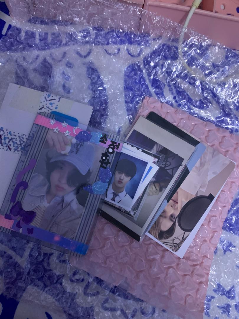 BTSMYSEVEN_7's tweet image. @eiffelhazel thankyouu for giveaway darlings~ 💝🫶🏻
@naeunadora thankyouuu bagi pc junghwan free 😝🩵

semoga korang dua dipermudahkan urusan rezeki sentiasa masuk 🙏🏻❤️ barang masih kat umi nanti dah sampai saya info lagi 🥹🤏🏻
