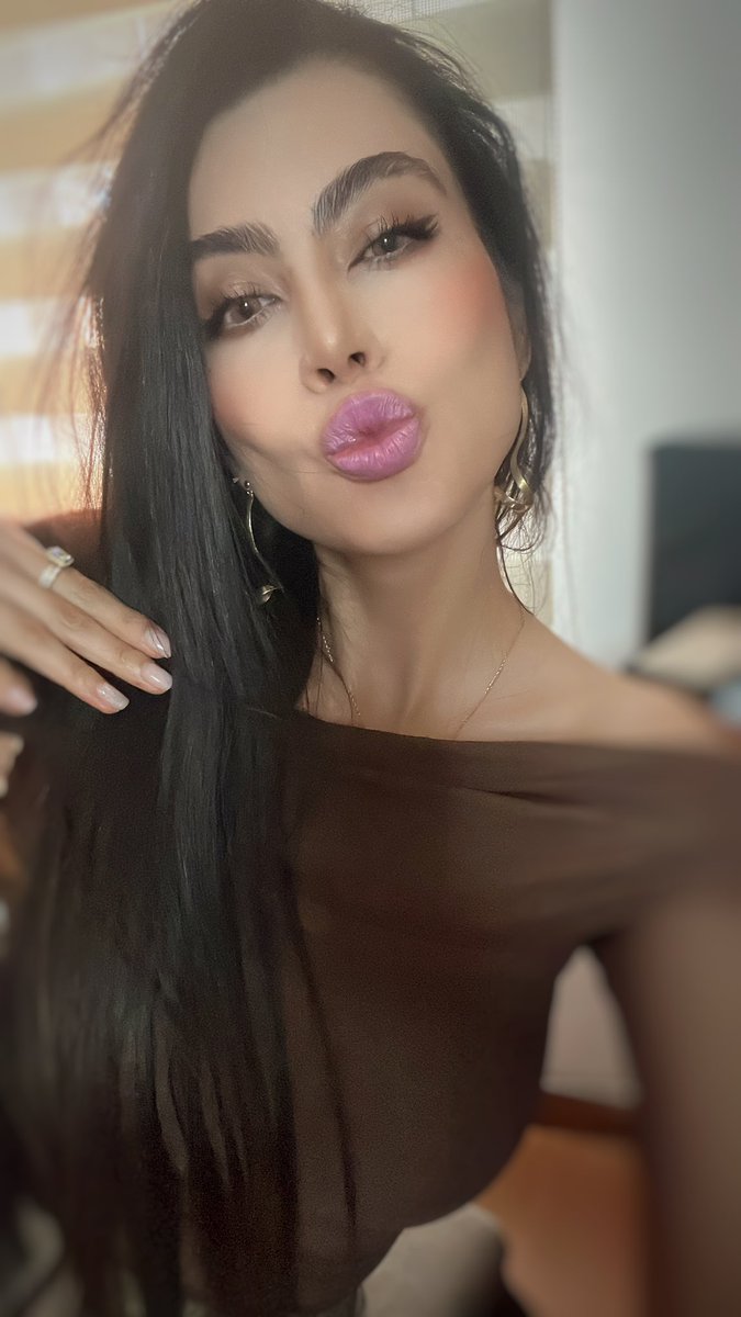 XimSanta's tweet photo. A Sunday well spent brings a week of content 💋 https://t.co/99T1F9DTV3