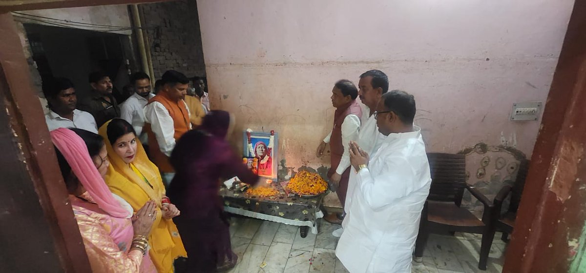 MlcSuresh's tweet image. आज शामली थाना भवन के ग्राम केड़ी में आयोजित श्रद्धांजलि सभा में शामिल होकर श्री रूमी कश्यप जी की माताजी को विनम्र श्रद्धांजलि अर्पित की।
#Sureshkashyap