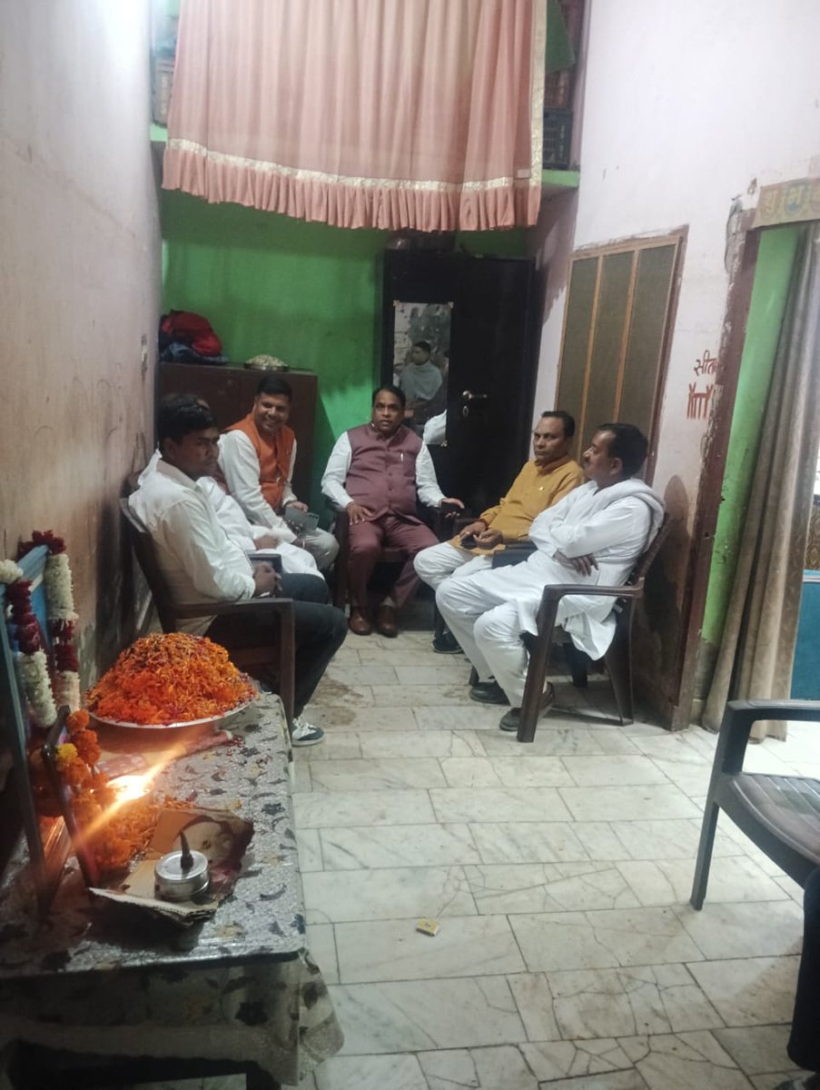 MlcSuresh's tweet image. आज शामली थाना भवन के ग्राम केड़ी में आयोजित श्रद्धांजलि सभा में शामिल होकर श्री रूमी कश्यप जी की माताजी को विनम्र श्रद्धांजलि अर्पित की।
#Sureshkashyap