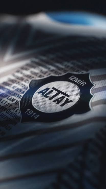 Kral’a sormuşlar kaç dostun var diye,
tahttan inince belli olur demiş. 🌹