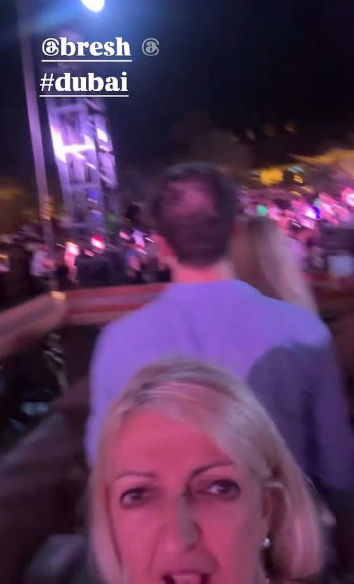 como siempre mis predicciones se vuelven realidad, Dalas se está quedando calvo y lo estaba intentando ocultar pero su madre le ha desmontado toda la mentira jajajajaj