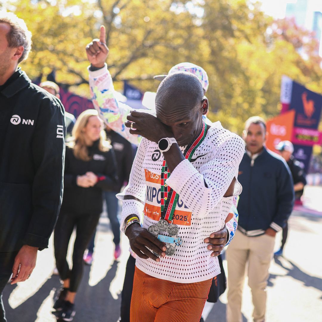 In his first New York City Marathon, and in perhaps his final marathon as a pro, Eliud Kipchoge of Kenya placed 17th in 2:14:36 at today’s New York City Marathon. Kipchoge, who turns 41 on Wednesday, lost touch with the lead pack during the 16th mile.

runnersworldmag.visitlink.me/nP4G4o