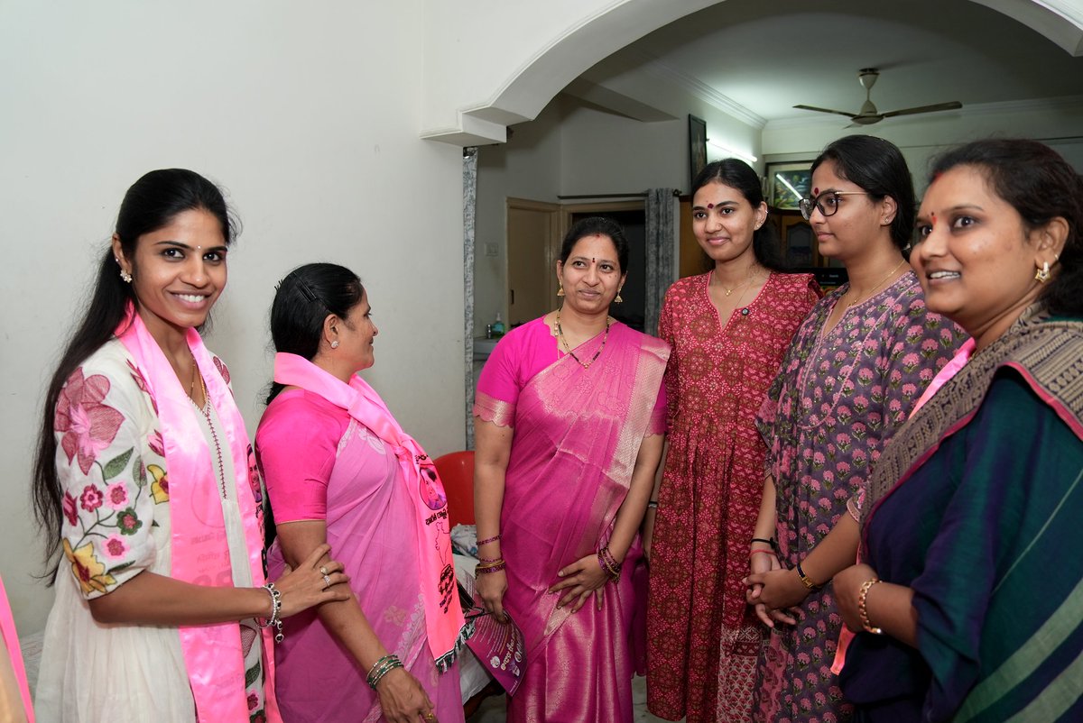 Hema221992's tweet photo. జూబ్లీహిల్స్ ఉప ఎన్నికల ప్రచారంలో భాగంగా నిన్న సాయంత్రం యూసఫ్ గూడ ప్రగతి నగర్ లో నాయకులతో ప్రచారం నిర్వహించడం జరిగింది.
#VoteForKCR #VoteForCar #JubileeHillsWithBRS https://t.co/8YbBJjf5EB