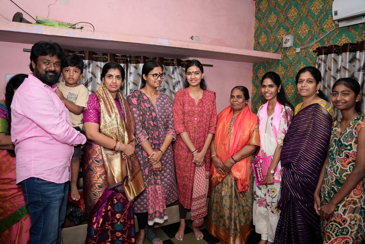 Hema221992's tweet photo. జూబ్లీహిల్స్ ఉప ఎన్నికల ప్రచారంలో భాగంగా నిన్న సాయంత్రం యూసఫ్ గూడ ప్రగతి నగర్ లో నాయకులతో ప్రచారం నిర్వహించడం జరిగింది.
#VoteForKCR #VoteForCar #JubileeHillsWithBRS https://t.co/8YbBJjf5EB