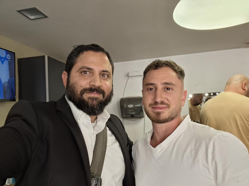 עם גיבור ישראל אלקנא פדרמן.
קרית ארבע - חברון מגדלת גיבורים!