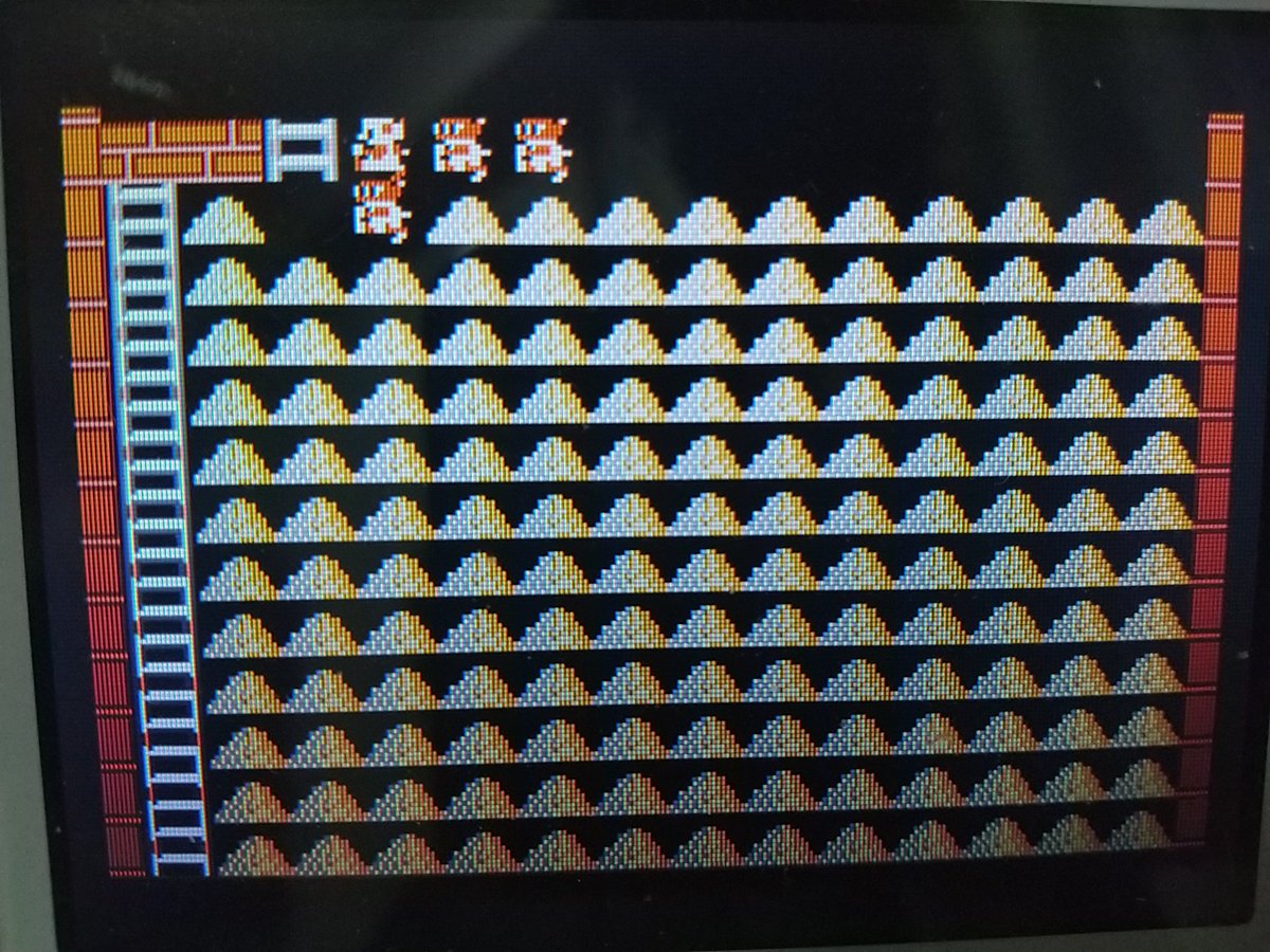 robohei's tweet image. 「消えた金塊を追え！の面」
入力が大変で申し訳ない。「単純なアイデアで作られていて、１つの事に気が付いてしまえば後は待つだけ」と見えるでしょ？実際はそうではないので、お試しあれ。私がやった時はクリアまで約３時間半かかった。で、得点は400点、何故？
#ファミコン #LR自作画面