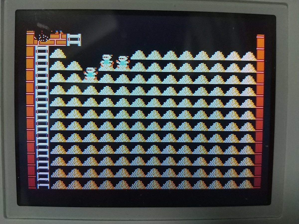 robohei's tweet image. 「消えた金塊を追え！の面」
入力が大変で申し訳ない。「単純なアイデアで作られていて、１つの事に気が付いてしまえば後は待つだけ」と見えるでしょ？実際はそうではないので、お試しあれ。私がやった時はクリアまで約３時間半かかった。で、得点は400点、何故？
#ファミコン #LR自作画面