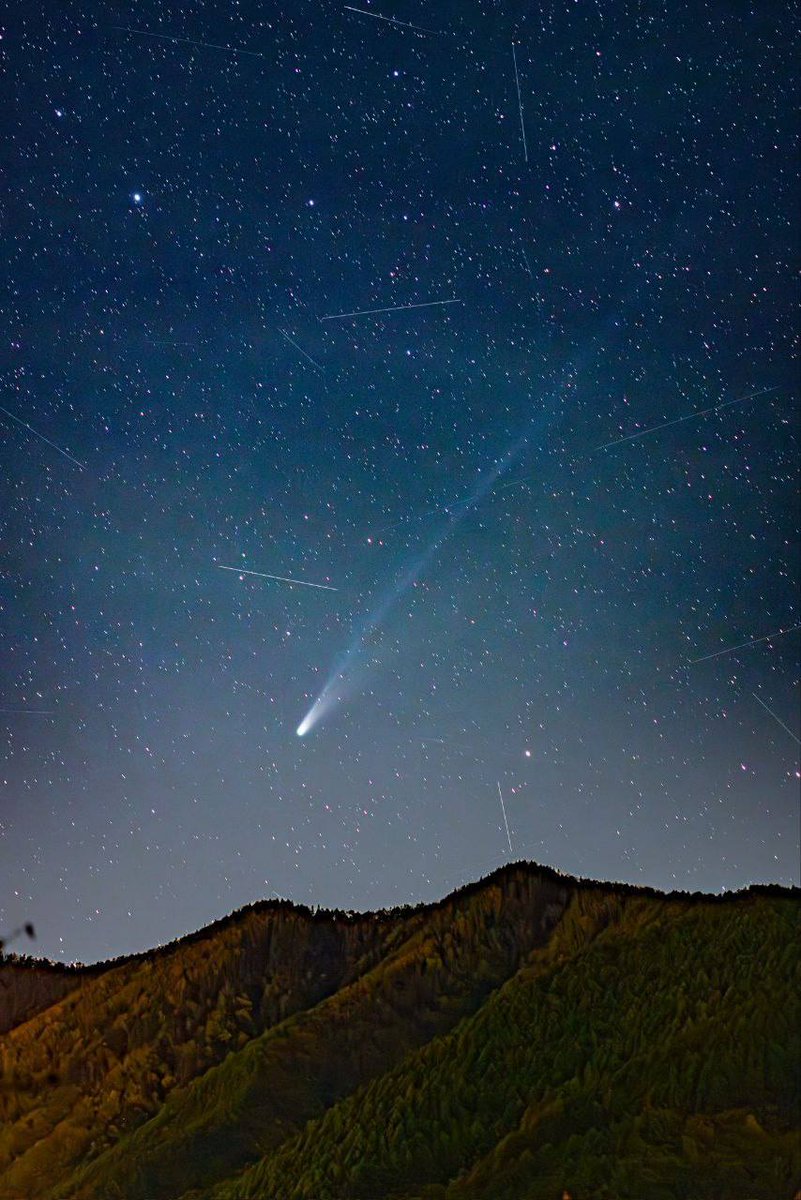 Самарский астрофотограф роззергА снял для вам ето фото кометы 
C/2025 A6 Леммон, буду благодарен за лайк🖖