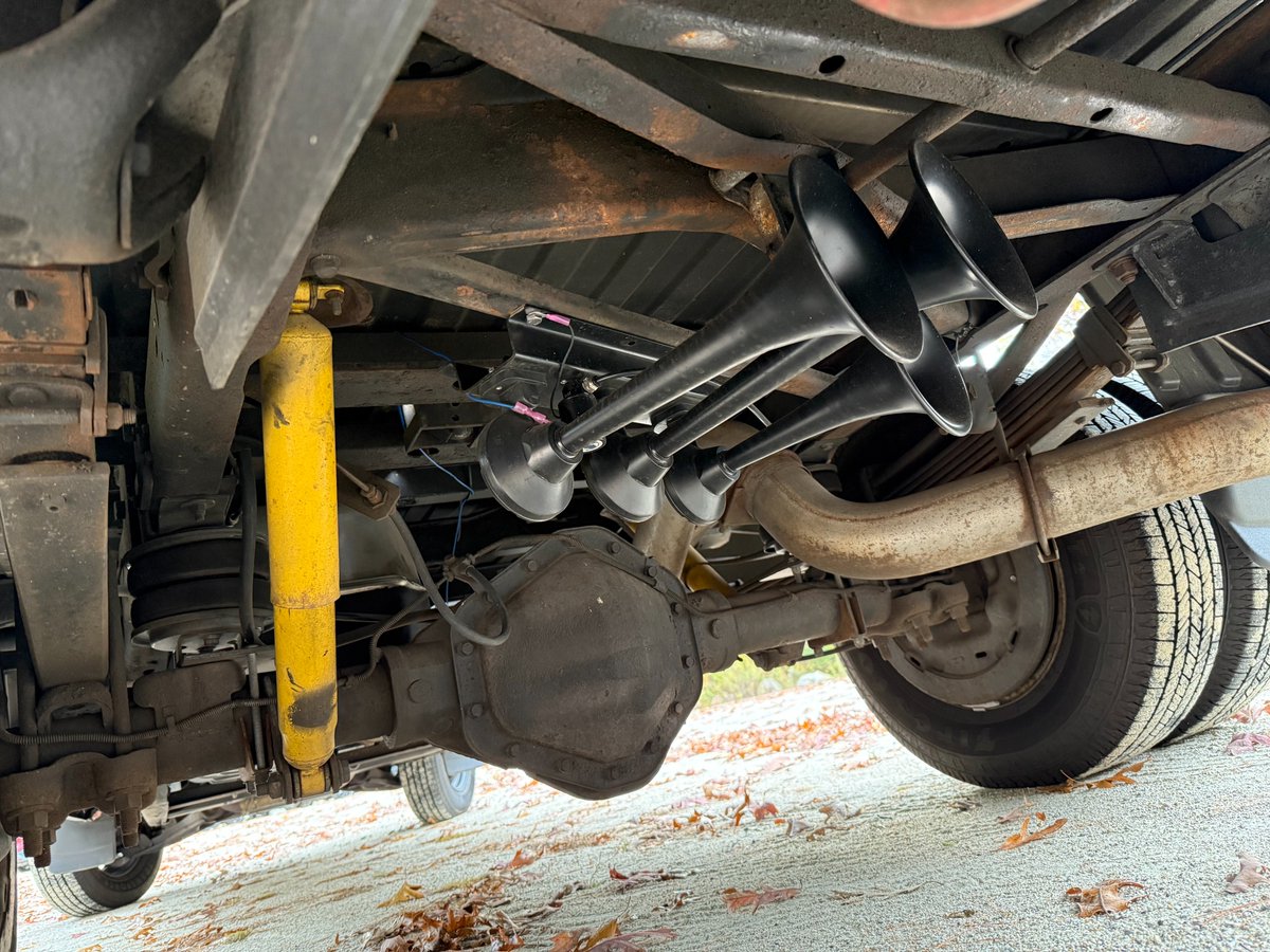 Hornblasters tweet media