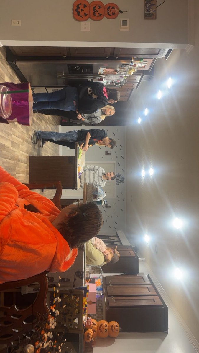 SamFlo16's tweet image. My best friend’s family and my love. I couldn’t asked for anything better than to be surrounded by love, laughter, and positive people. 
#truefamily #birthday