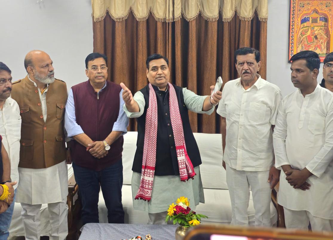 राजस्थान प्रदेश कांग्रेस के अध्यक्ष आदरणीय श्री <a href="/GovindDotasra/">Govind Singh Dotasra</a> जी का आज कोटा आगमन पर स्वागत कर अगवानी की ।। <a href="/RahulGandhi/">Rahul Gandhi</a> <a href="/Sukhjinder_INC/">Sukhjinder Singh Randhawa</a>