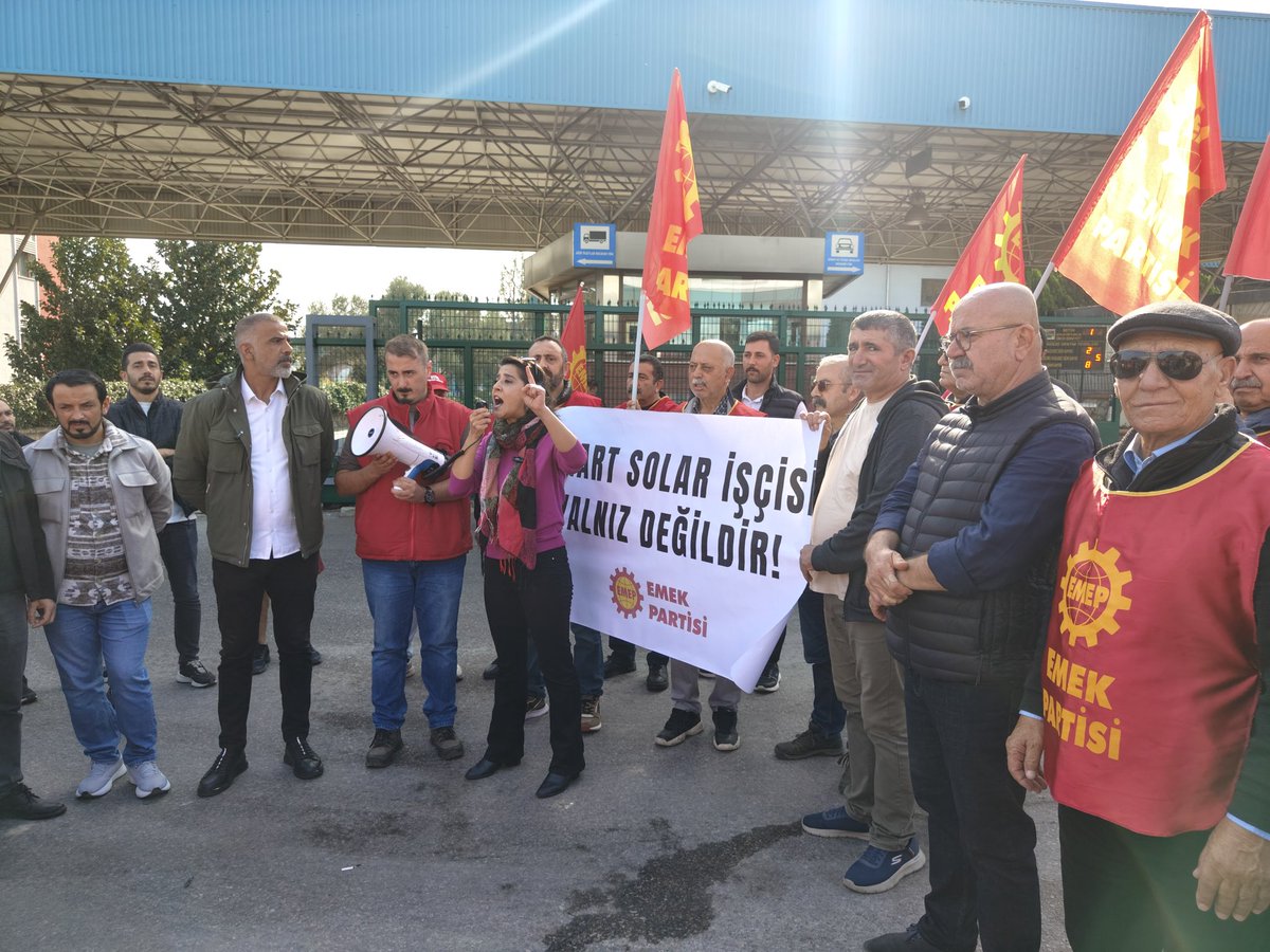 EmepGebze's tweet image. Ne kadar mücadele, o kadar insanca yaşam!

Patronun sefalet ücretini kabul etmeyerek greve çıkan #SmartSolar işçileri, 12 gündür mücadelerini sürdürüyor!

Milletvekilimiz Sevda Karaca&apos;nın katılımıyla Birleşik Metal-İş üyesi Smart Solar işçilerini grev çadırında ziyaret ettik.