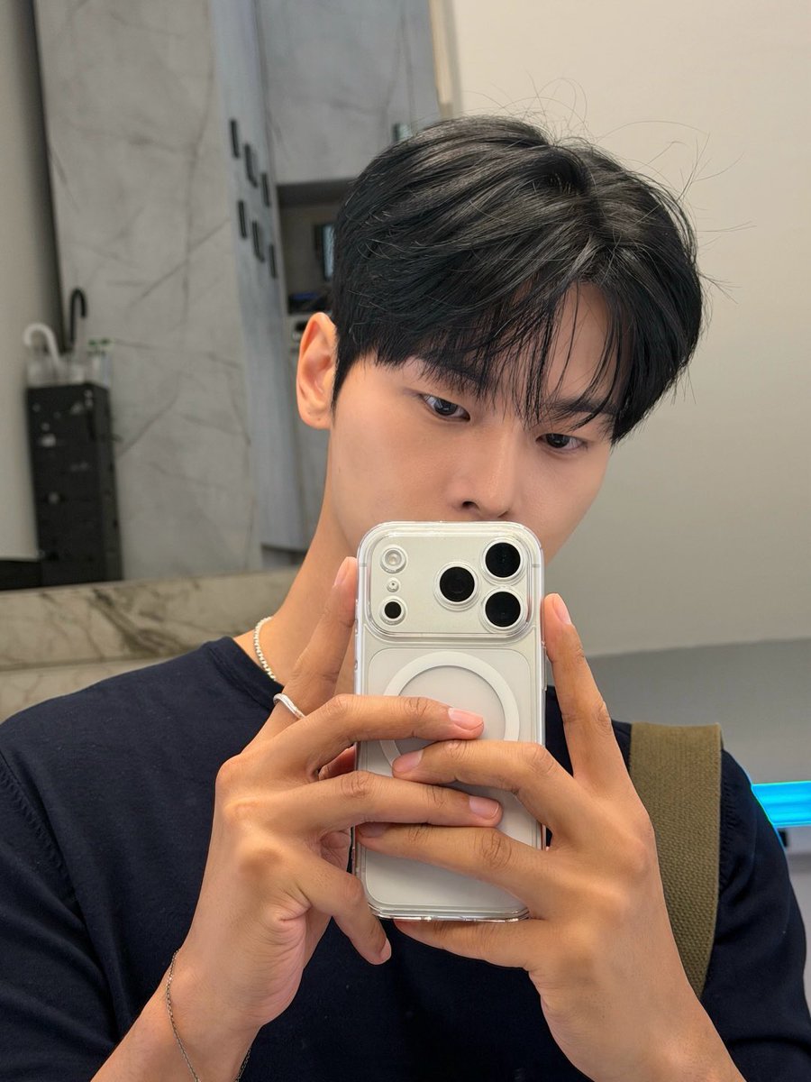 FRoad_N's tweet image. 이 얼굴로 요모조모...
귀여운 말투 쓰는게 사람 미치게하는 포인트❤️‍🔥