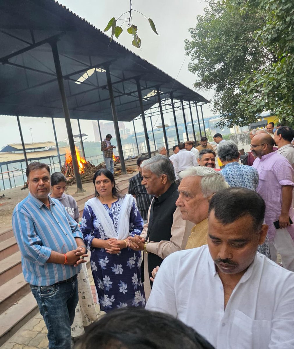 ashokbajpaibjp's tweet image. आज लखनऊ स्थित बैकुंठ धाम में अशासकीय सहायता प्राप्त विद्यालय प्रबंधक सभा, उत्तर प्रदेश के कर्मठ एवं निष्ठावान प्रदेश महामंत्री, डी.ए.वी. कॉलेज लखनऊ के प्रबंधक एवं मेरे अतिप्रिय श्री मनमोहन तिवारी जी के अंत्येष्टि संस्कार में सम्मिलित होकर उन्हें श्रद्धासुमन अर्पित किया तथा…