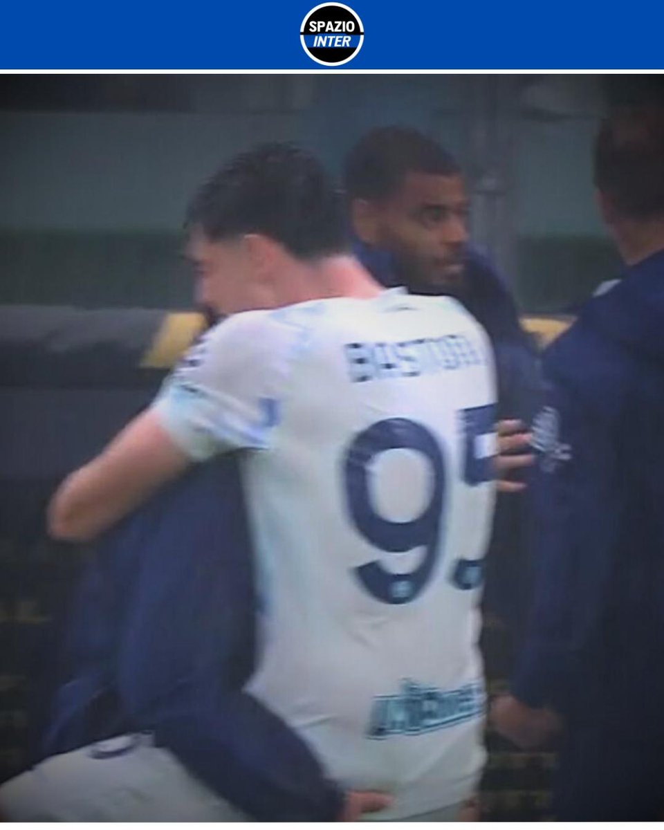 SpazioInter's tweet image. “Ho rovinato la divisa”: tutta la simpatia di mister Chivu 😂

Il tecnico dell’Inter ha rivelato un simpatico aneddoto sulla scivolata dopo il gol dell’1-2 finale 👀

#Inter #Chivu #SpazioInter